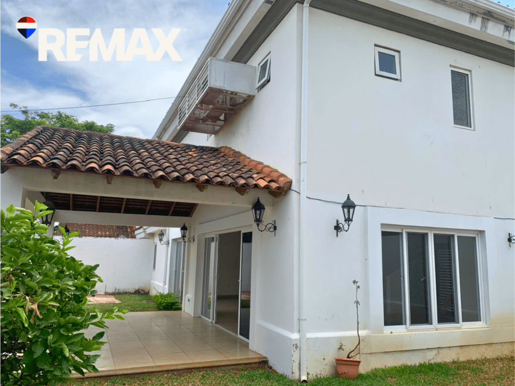 Casa en Renta en Las Colinas