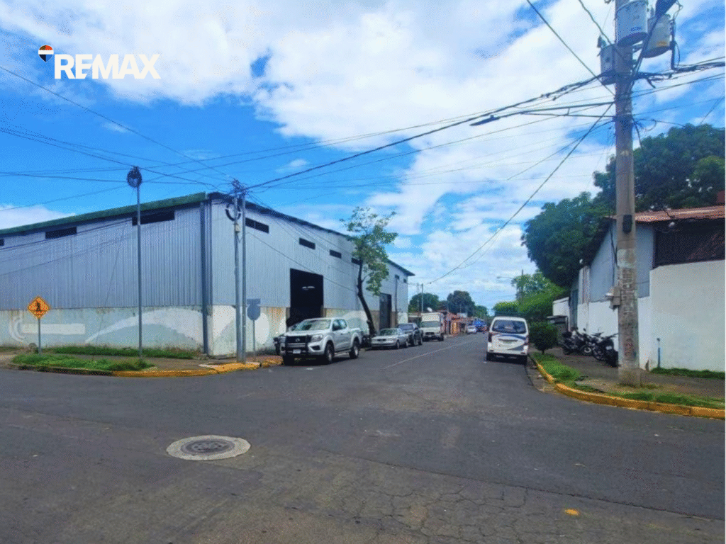 Bodegas Comerciales en Monseñor Lezcano